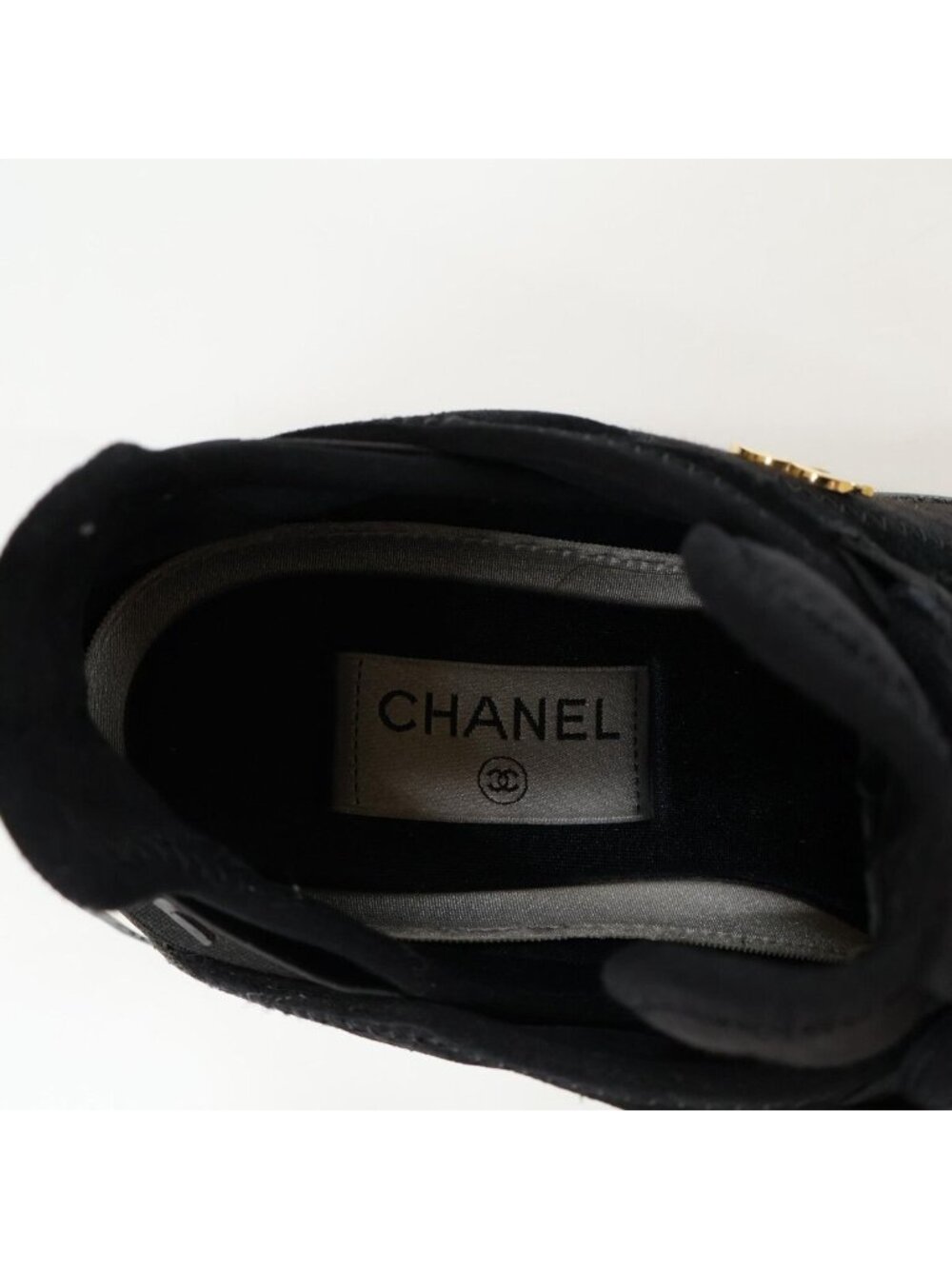 Chanel Velvet Calfskin & Mixed Fiber CC Logo Quilted Embossed Sole Low Cut - Picture 8 of 15